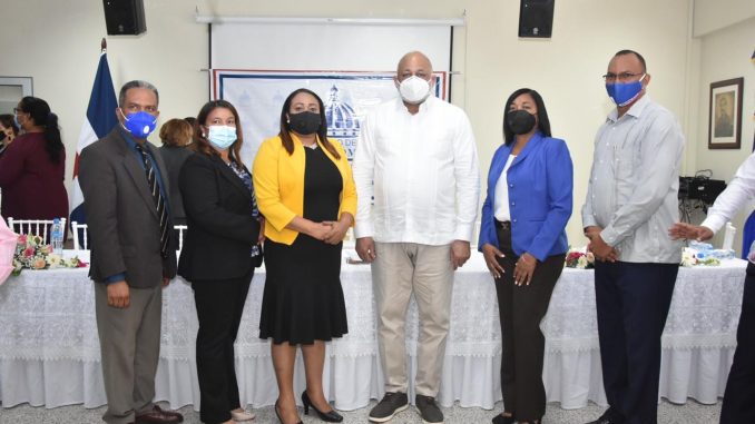 Ministro de Educación visita Regional 11 y es declarado embajador del Plan Educación para todos 2020-2021