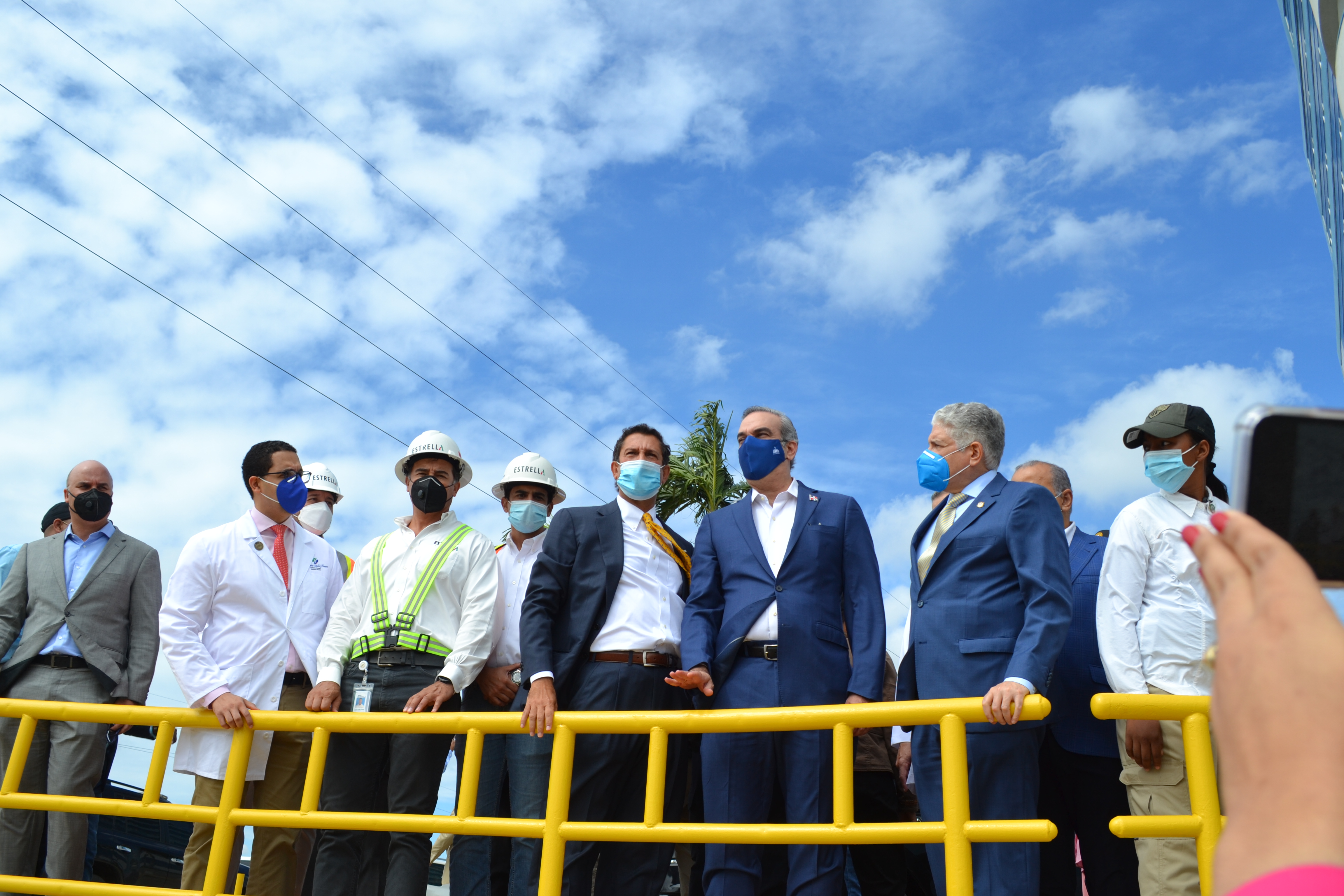 Presidente visita el HOMS, reconoce trabajo, seguridad y excelencia del hospital