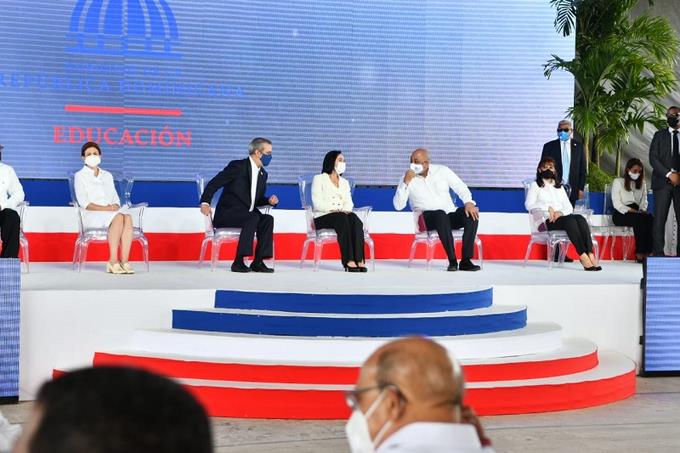 Fulcar dice que varios “amigos” le aconsejaron no iniciar el año escolar