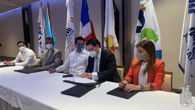 RD dispone que formulario de viaje de Aduanas y Migración sea electrónico