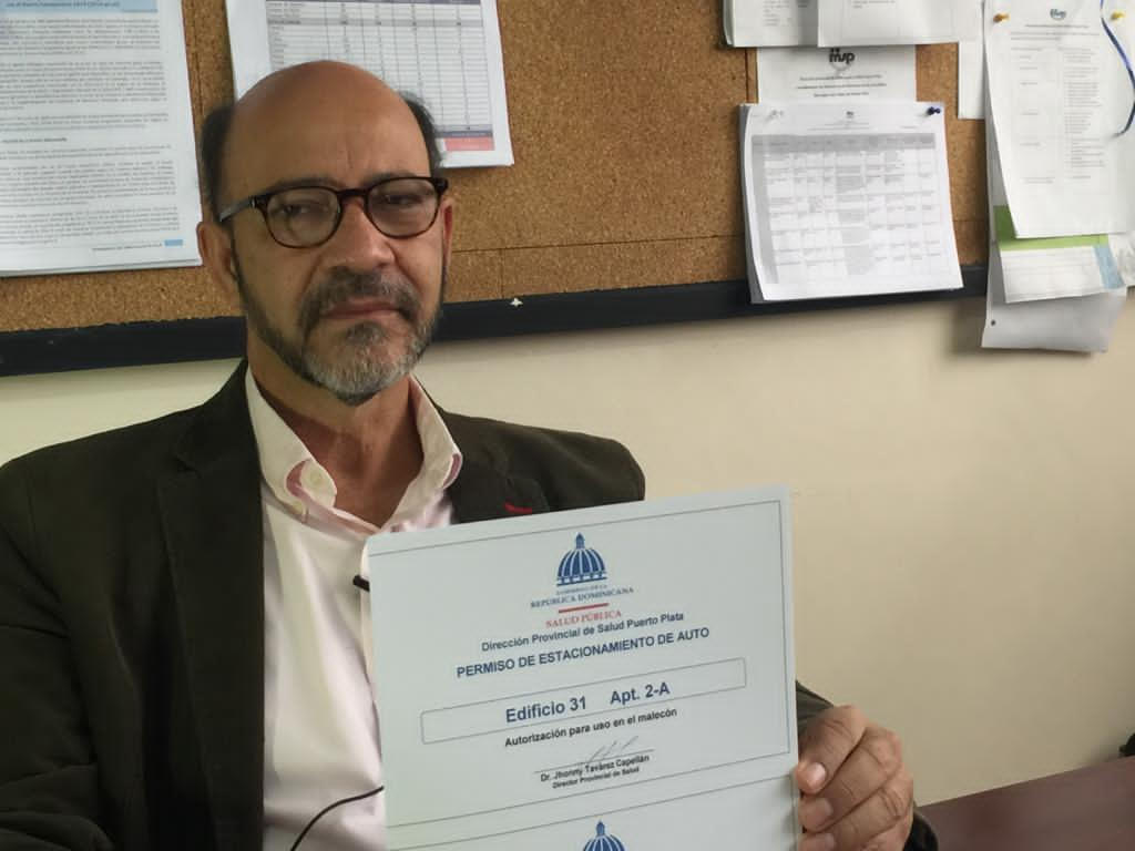 Director provincial de Salud Pública avisa limitarán parqueos del Malecón a dueños edificios y negocios