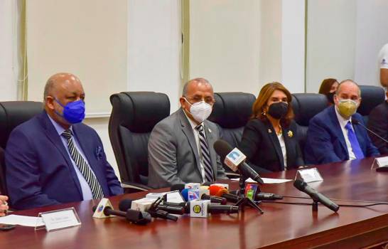 Gobierno dilata apertura de escuelas; dice “garantía de salud es innegociable”