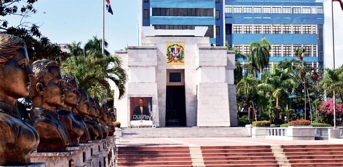 Mes de la Patria: El protocolo en las ofrendas florales a los libertadores