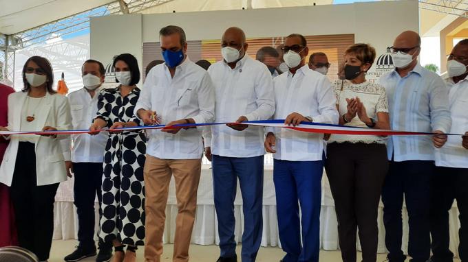 Abinader entrega liceo en Puerto Plata con inversión de RD$70 MM