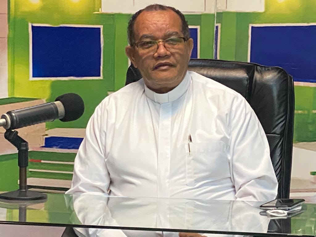 Padre Tony Bonilla exhorta a feligreses asistir a templos en Semana Santa; rechaza aborto