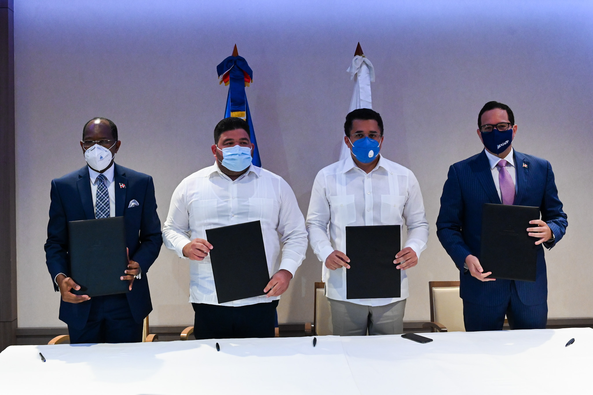 Turismo firma acuerdo con la alcaldía de Pedernales para elaborar Plan Municipal de Ordenamiento Territorial