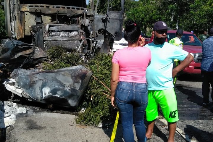 Mueren cuatro personas en accidente en tramo carretero Los Cacaos-La Colorada