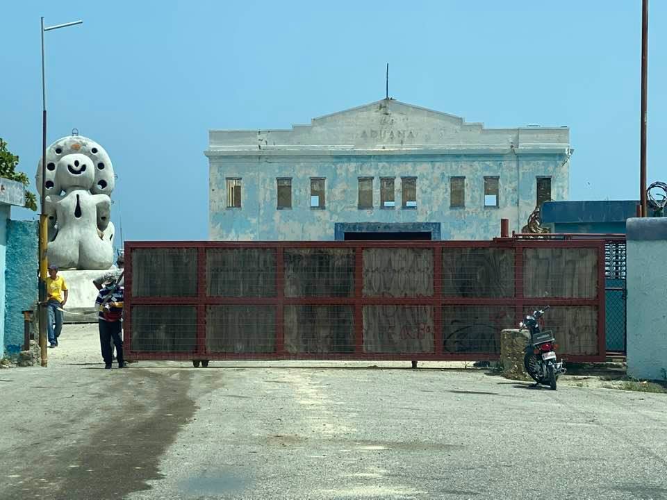 Una fábula inventada por Aduana que penaliza a las empresas mudanceras y la economía de Puerto Plata