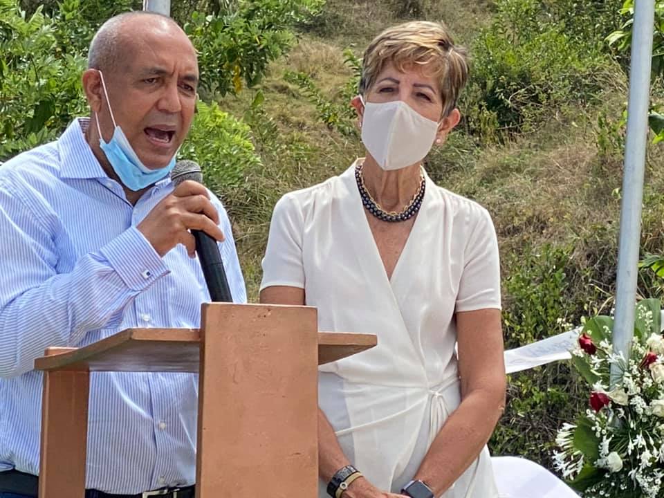 Senadores de Montecristi, Moreno Arias y de Puerto Plata, Ginette Bournigal, se enfrentan en sesión del Senado de la República