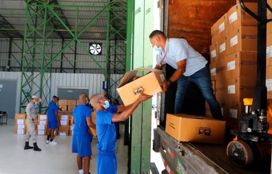 Gobierno dominicano embarca hacia Haití 17,000 libras de medicamentos