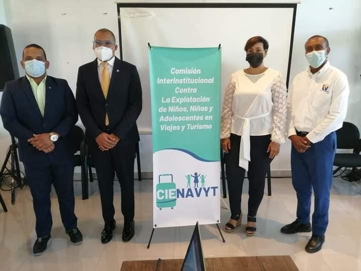 Fiscal Kelmi Duncan dicta charla a miembros de ADOMPRETUR sobre explotación sexual infantil en el sector turístico con motivo del Día Internacional del Turismo