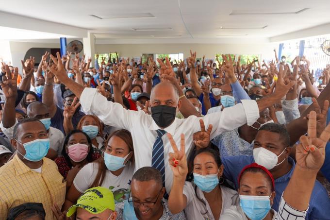 Eduardo Hidalgo se proclama vencedor en la ADP y líderes del PLD celebran