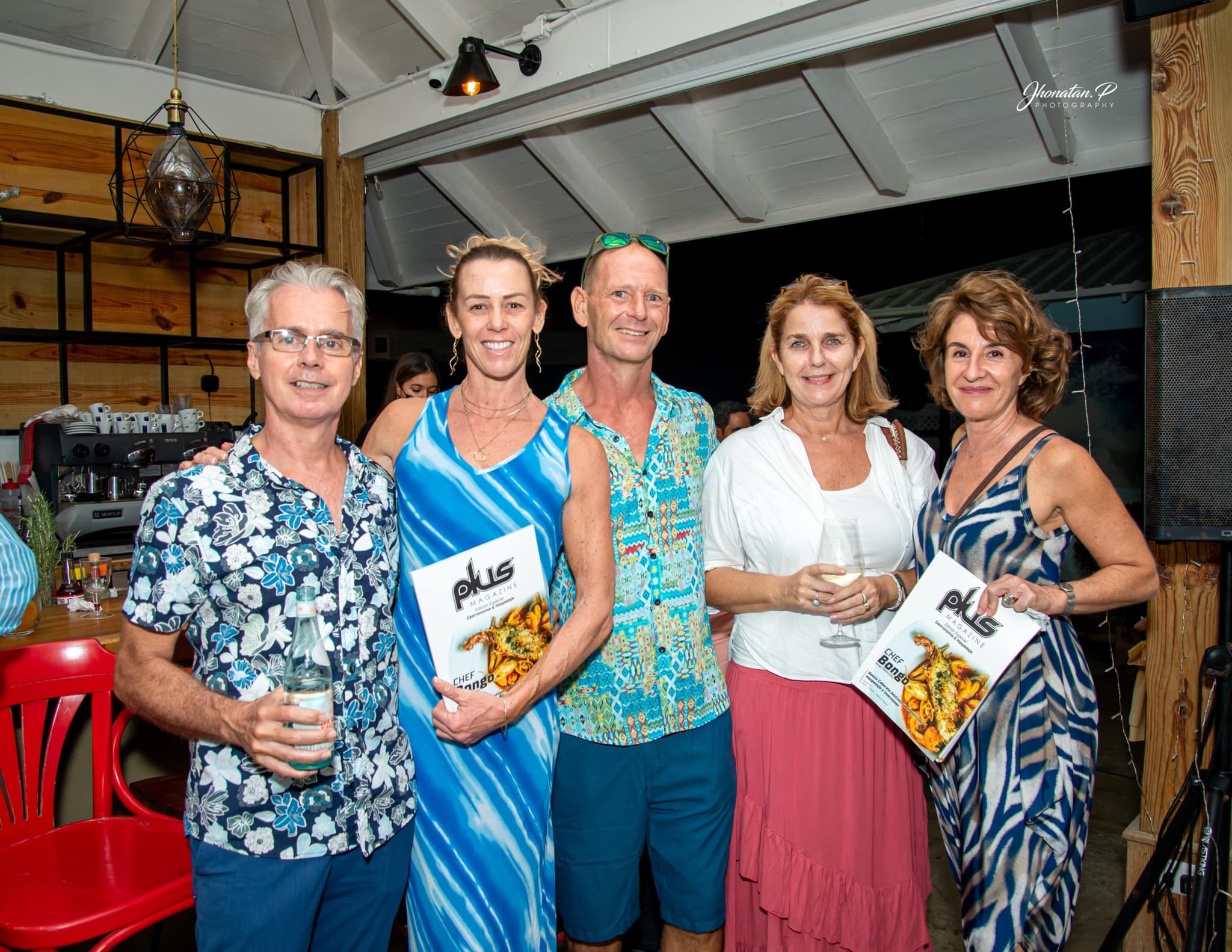 Revista Plus Magazine circula con nuevo formato; reconoce aportes en sector gastronómico y hotelero