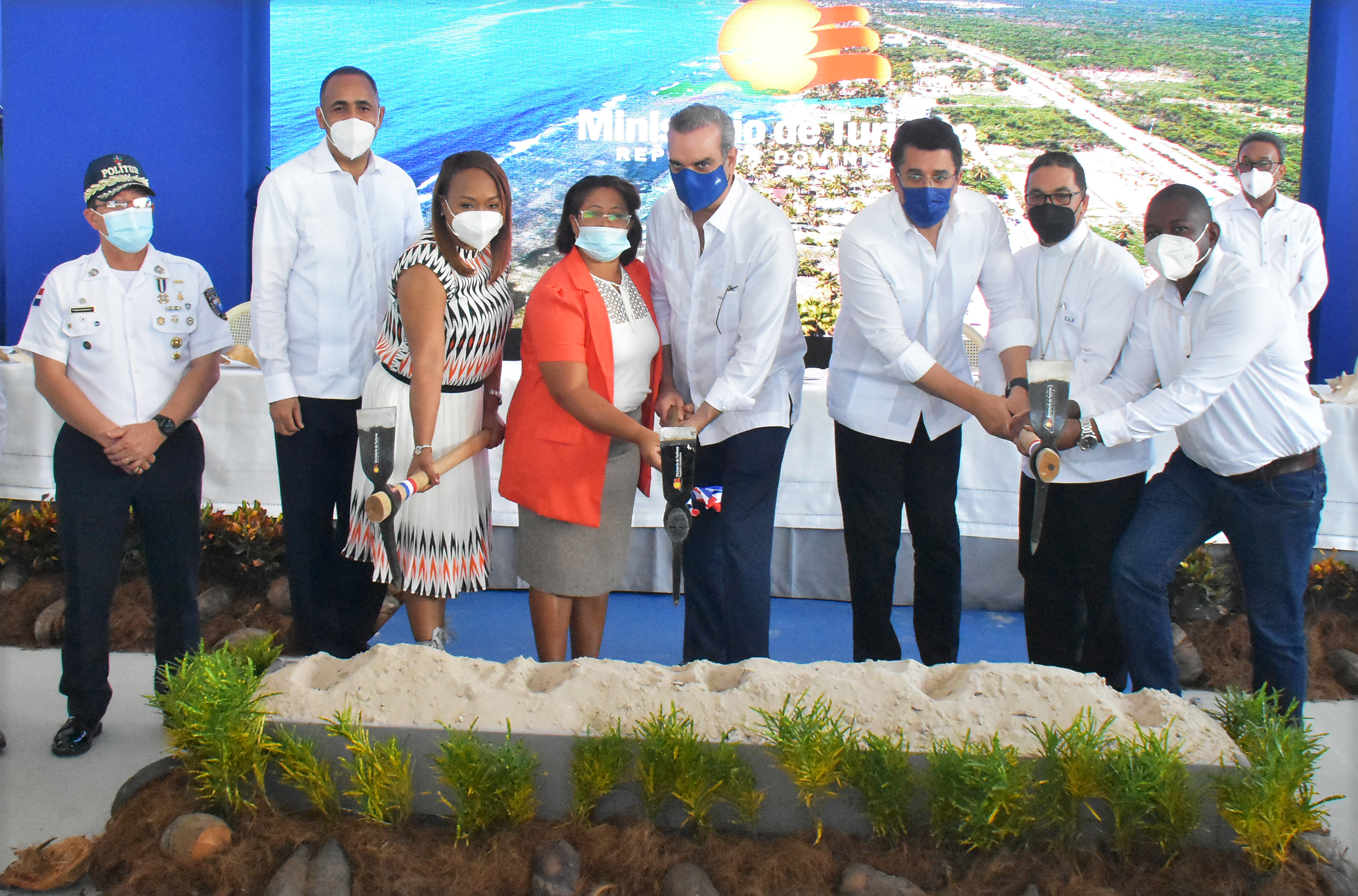 Gobierno deja iniciado trabajos de dos proyectos en playa Guayacanes a un costo estimado en 111 millones de pesos