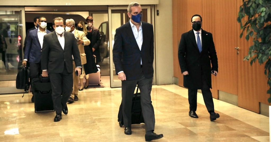 Luis Abinader llega a Madrid para asistir FITUR y sostener reuniones