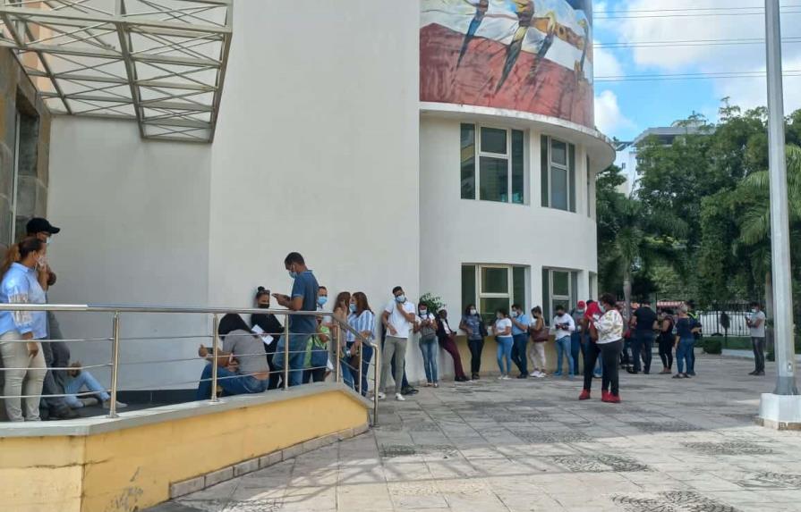 Bajan los nuevos casos de Covid y se reducen filas para pruebas