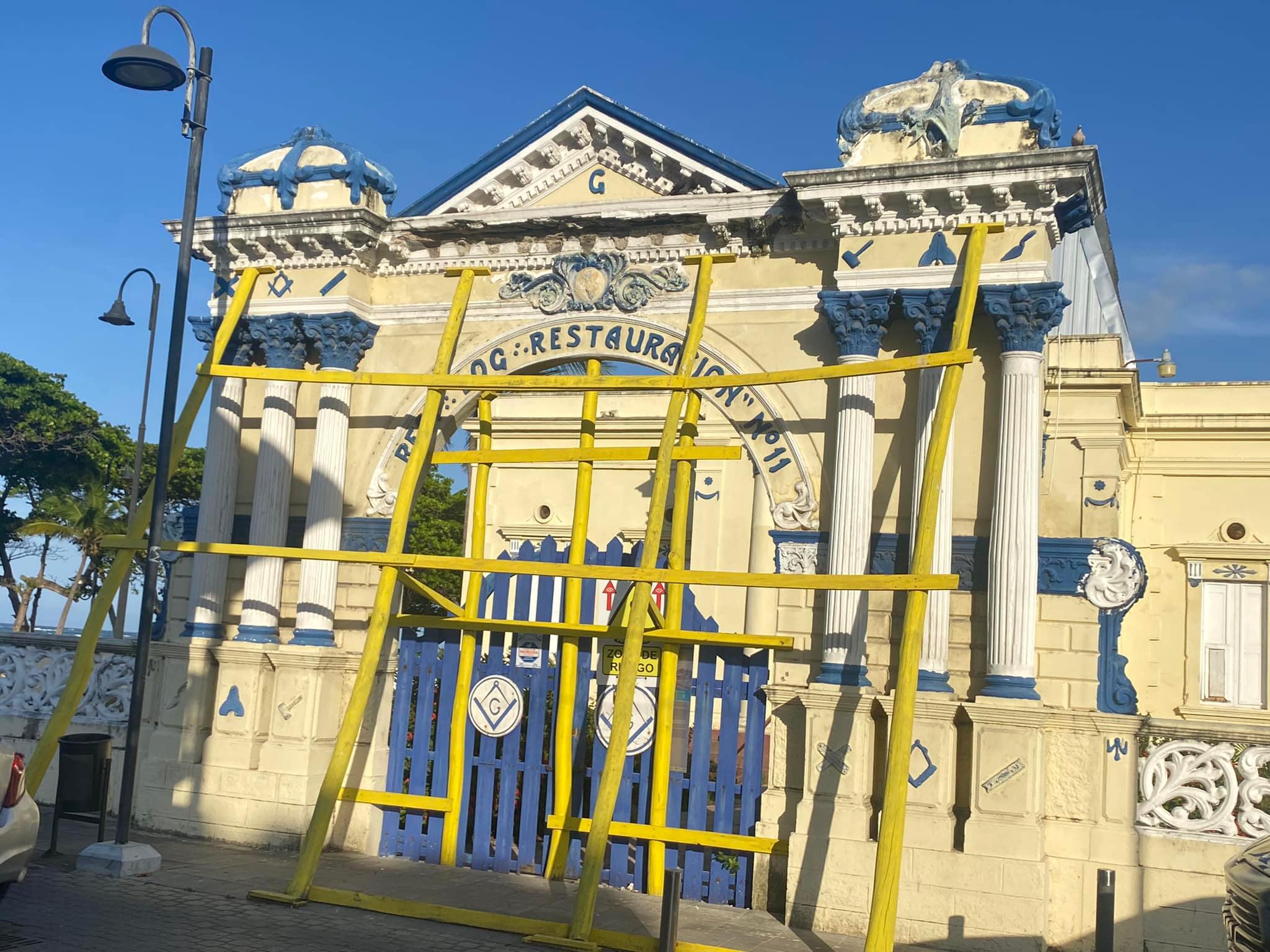 El arco de acceso a la Logia Restauración No. 11 debe ser restaurado por su valor y respeto a nuestro patrimonio monumental