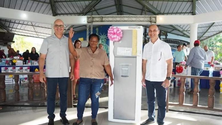 Diputado Emil Durán agasaja madres de Puerto Plata