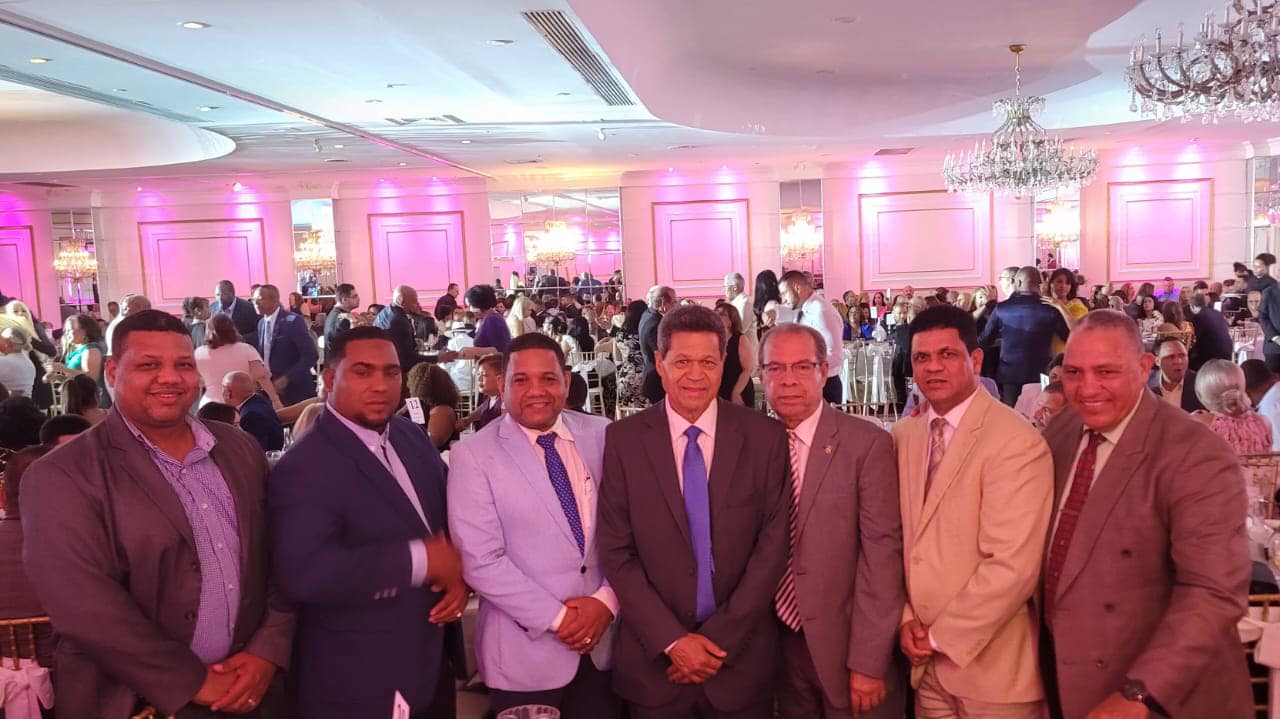 Decenas de periodistas dieron cobertura al XVI Encuentro de los Puertoplateños en New York utilizando instrumentos de comunicación modernos sofisticados