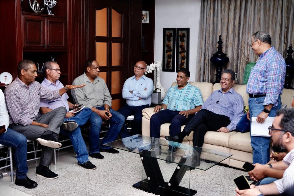 Leonel Fernández responde a periodistas qué haría en caso de retornar al poder en el 2024 sobre los temas preocupan a dominicanos