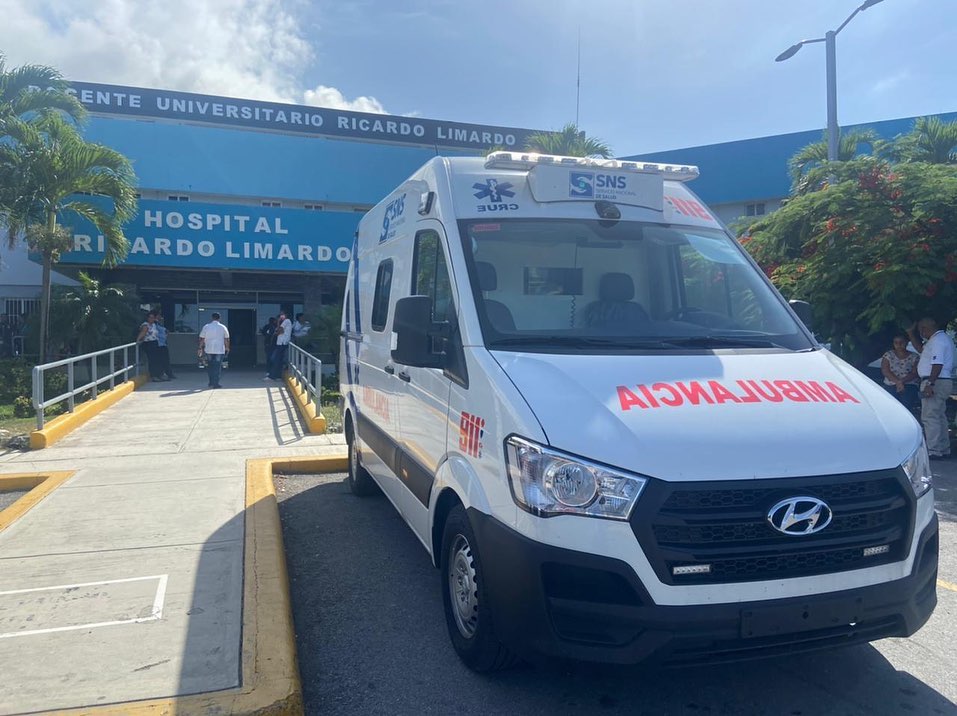 Gobernación de Puerto Plata entrega ambulancia al hospital Ricardo Limardo
