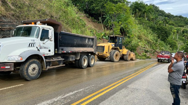MOPC restablece tránsito por carretera turística Gregorio Luperón