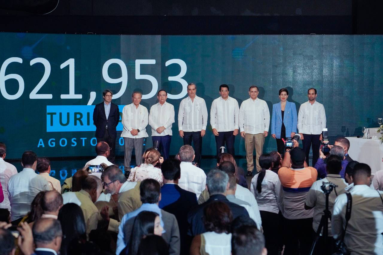 621 953 extranjeros llegan en agosto a República Dominicana, logrando el mejor mes de la historia