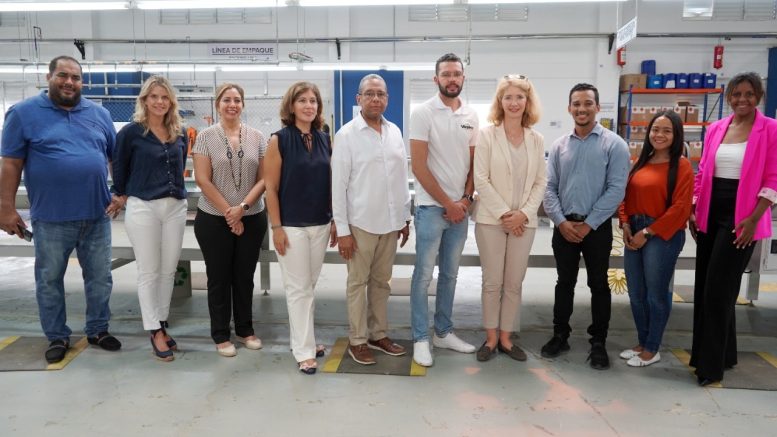 Embajadora Unión Europea visita parque Zona Franca Industrial Puerto Plata