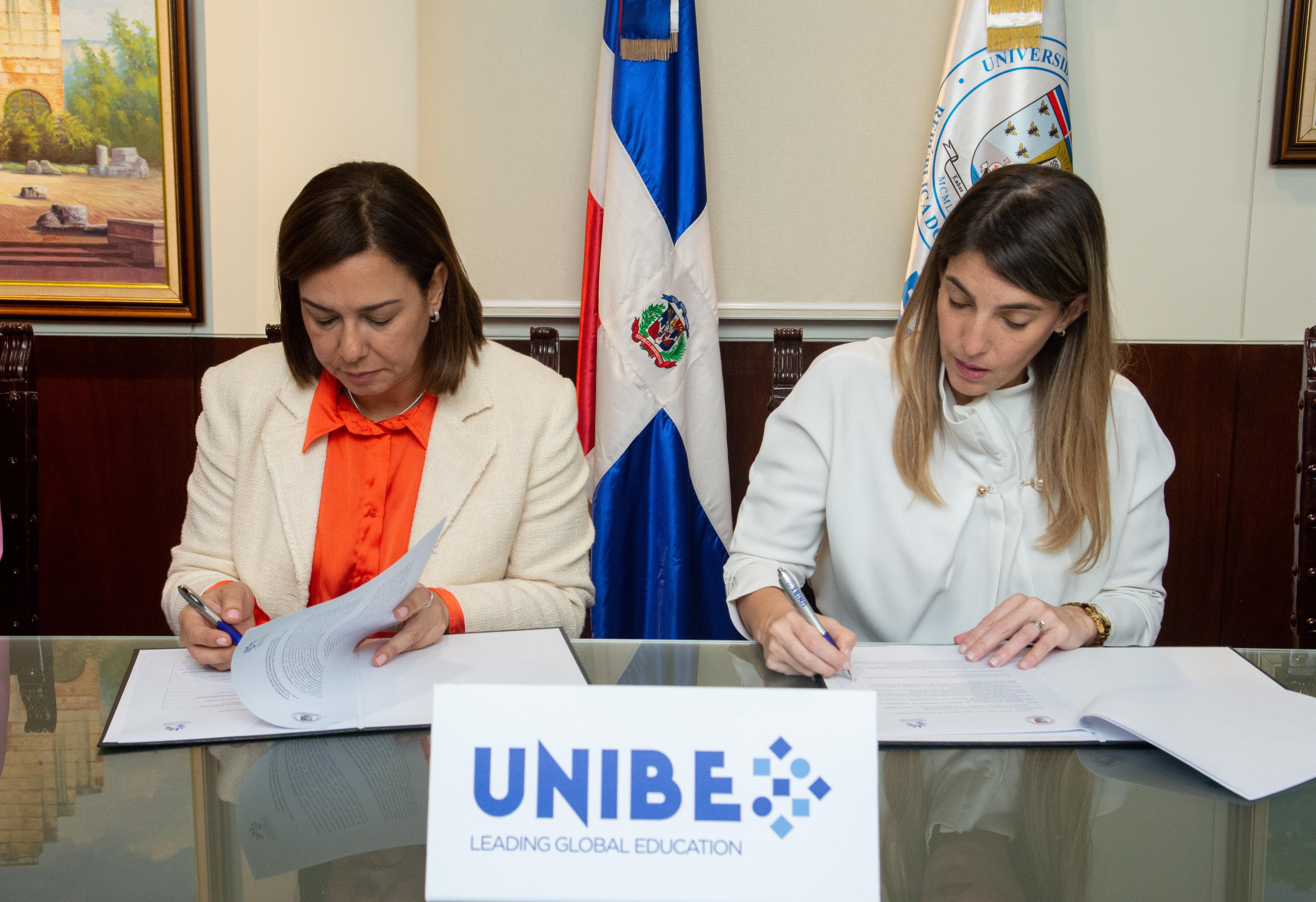 Unibe y Clúster Turístico de Puerto Plata firman convenio para desarrollar programa de cultura turística
