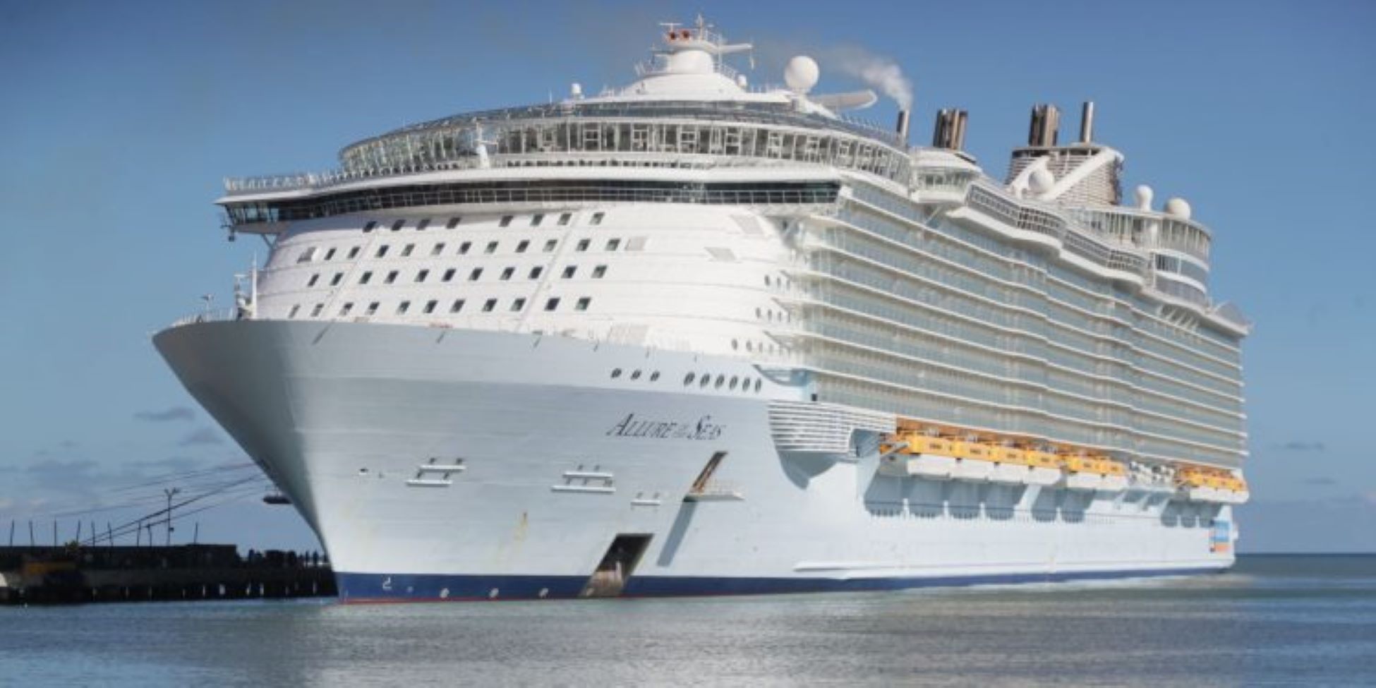 Taíno Bay recibe a Allure of the Seas, uno de los barcos más grande del mundo