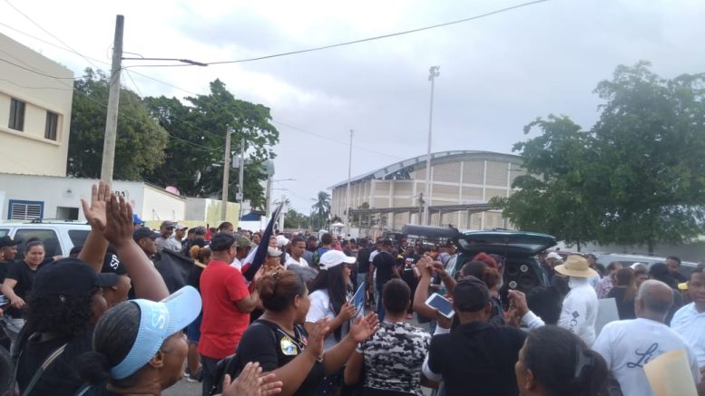 Caseteros Playa Sosúa marchan por construcción tres plazas, puente de Cangrejos y un hospital
