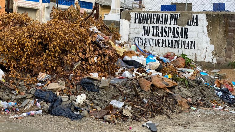 Solar lleno de basura en centro histórico es una amenaza para salud de residentes, afea ciudad