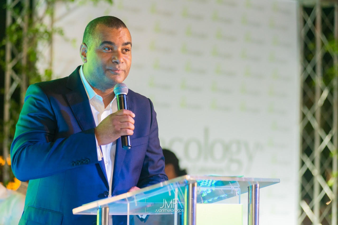 Aspirante a nominación a alcalde por el PLD, Jesús Rafael Cabrera, agasaja en su residencia a decenas de comunicadores puertoplateños