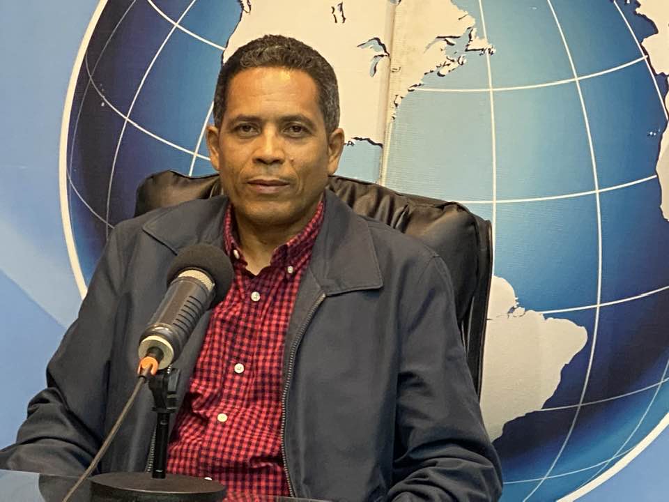 Vladimir Céspedes demanda Turismo haga acuerdo por escrito con playeros sobre la reorganización de playa Sosúa