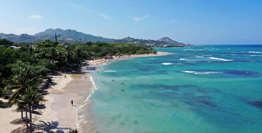 Prometen convertir la playa de Costámbar en la más limpia y confiable desde Samaná hasta Montecristi y dotarla de los mejores servicios