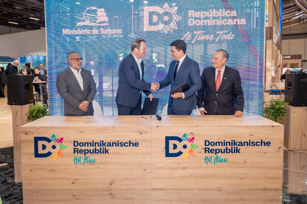 Collado cierra acuerdos con Cóndor para cubrir rutas de Air France en verano