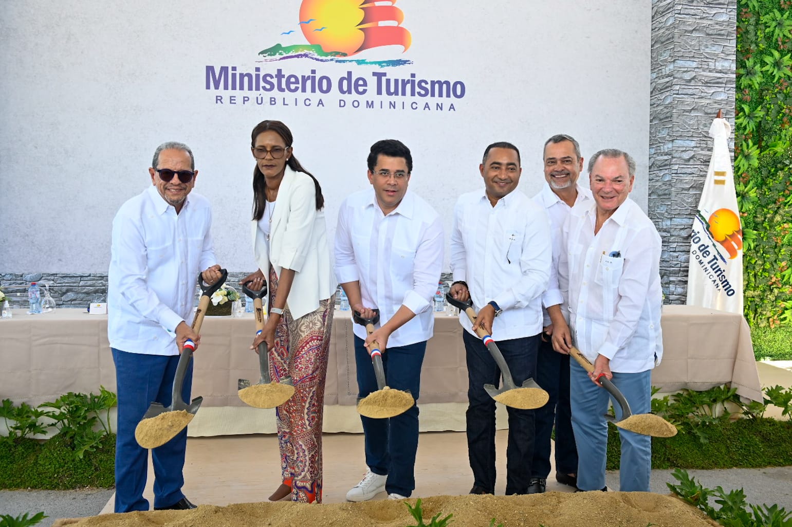 Turismo inicia reconstrucción de la vía Domingo Maíz y su interconexión a la avenida Punta Cana, a un costo de RD$184 millones