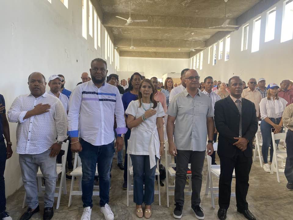 Gobierno doña RD$2.0 millones para terminación iglesia Evangélica Dominicana de Sosúa