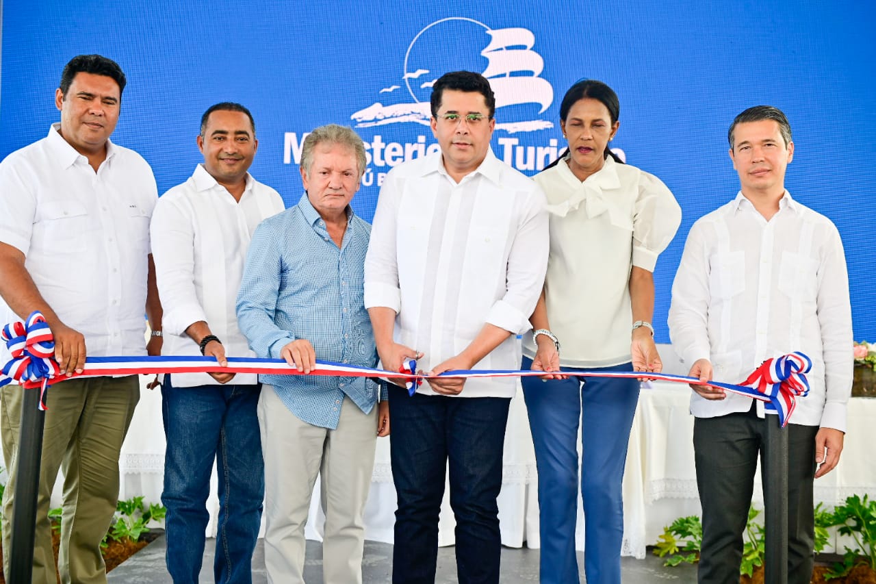 Collado inaugura obras en La Altagracia y deja iniciadas otras con una inversión de unos 202 millones de pesos