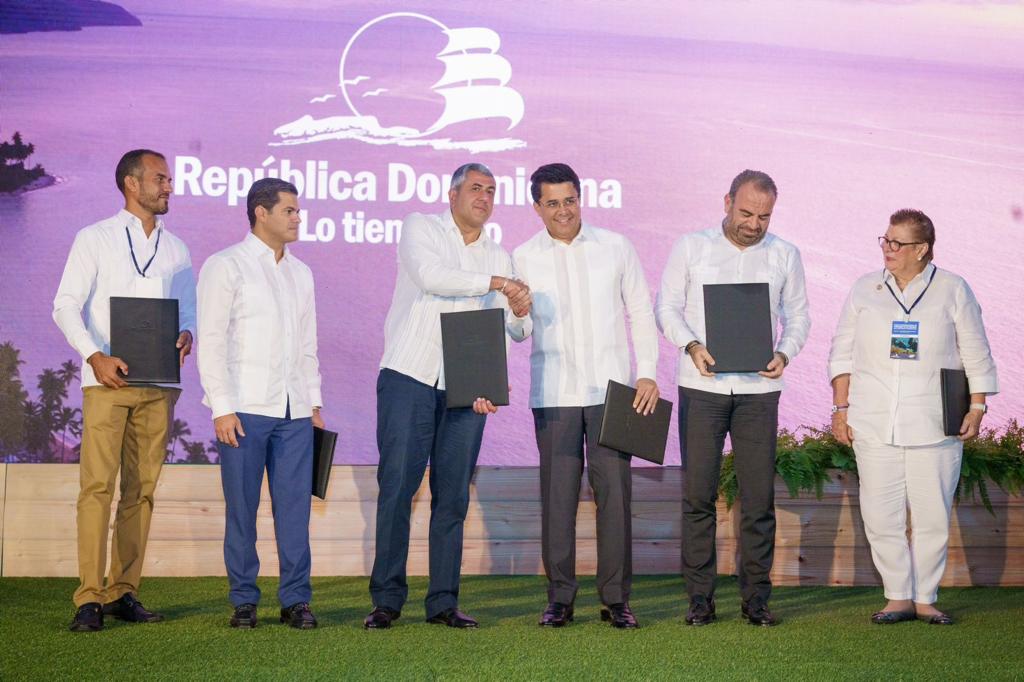 David Collado y secretario general de la OMT firman declaración compromiso sostenibilidad turística en RD