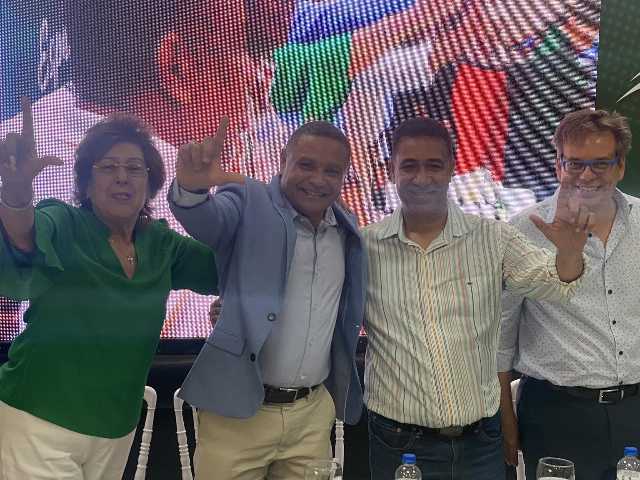 Ricardo Lantigua lanza precandidatura a diputado por la Fuerza del Pueblo y promete legislar por la familia para construir una mejor sociedad