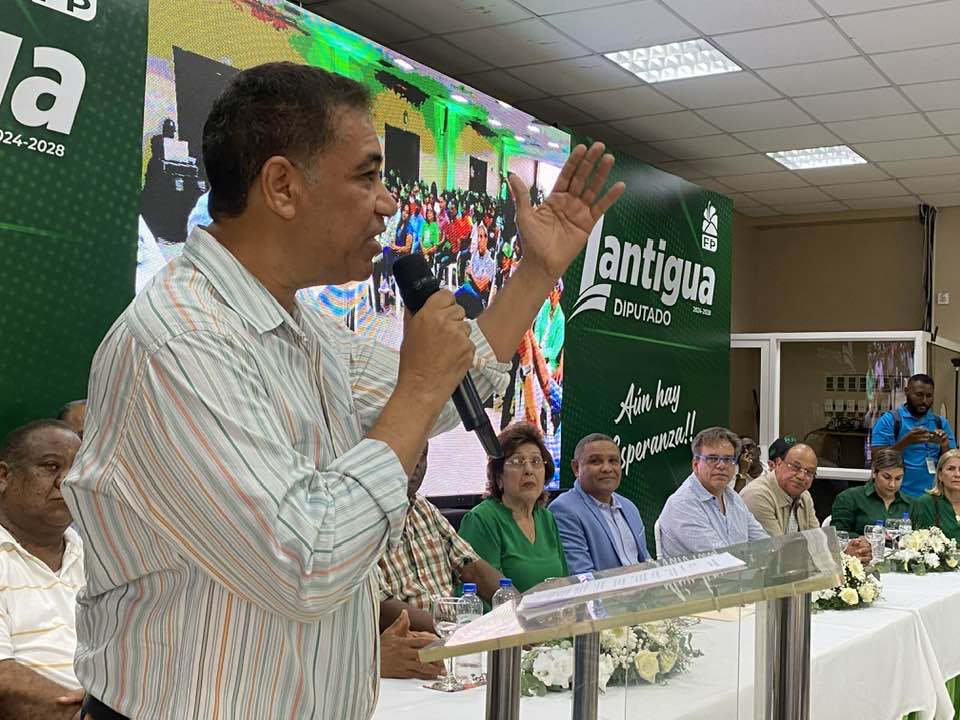 Leonel Fernández quiere por la Fuerza del Pueblo aspirantes potables al Congreso, que piensen primero en el país