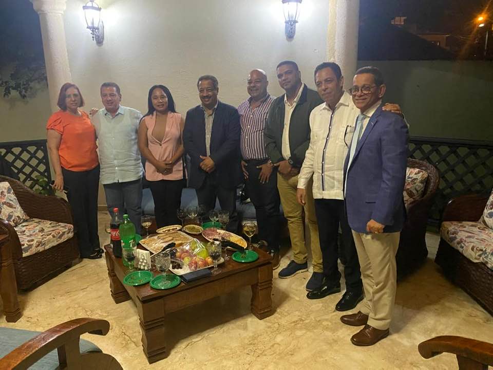 Dirigentes del PRSC renuncian y se juramentan en la Fuerza del Pueblo