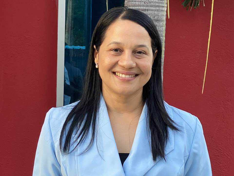 Regidora Yajaira Santana acusa a sectores interesados de prender adrede el vertedero de desechos sólidos de Maggiolo