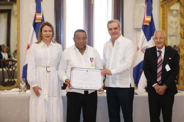 Abinader reconoce con Medalla Presidencial al Merito Civil al nativo de Puerto Plata Rafelito Román