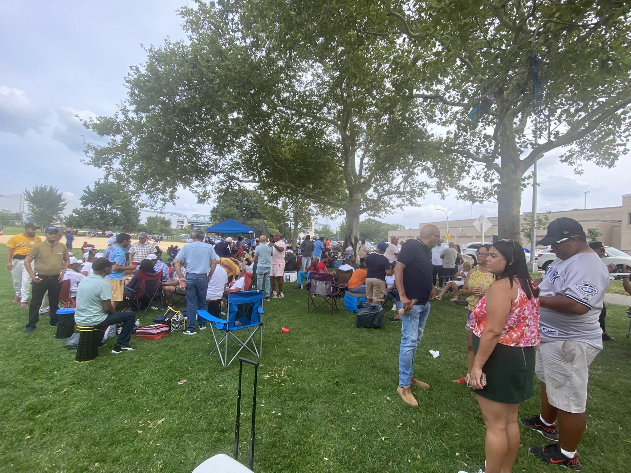 Copa de Sóftbol Intermunicipal se desborda de público, incluyendo a políticos ofertando sus candidaturas