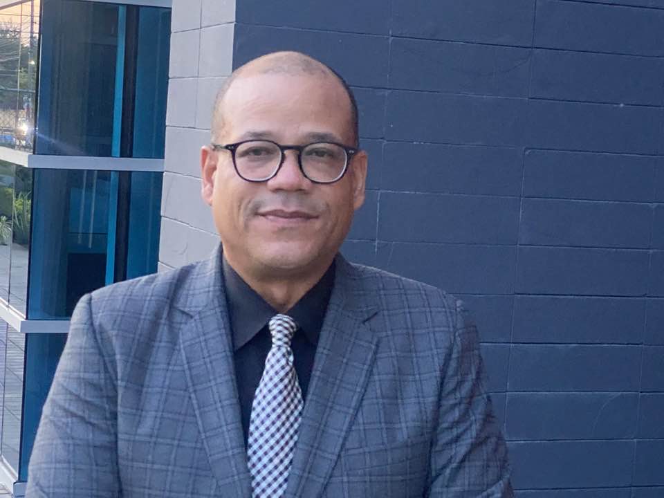 Edison García declina aspirar a reelección como regidor y se inscribe como precandidato a diputado