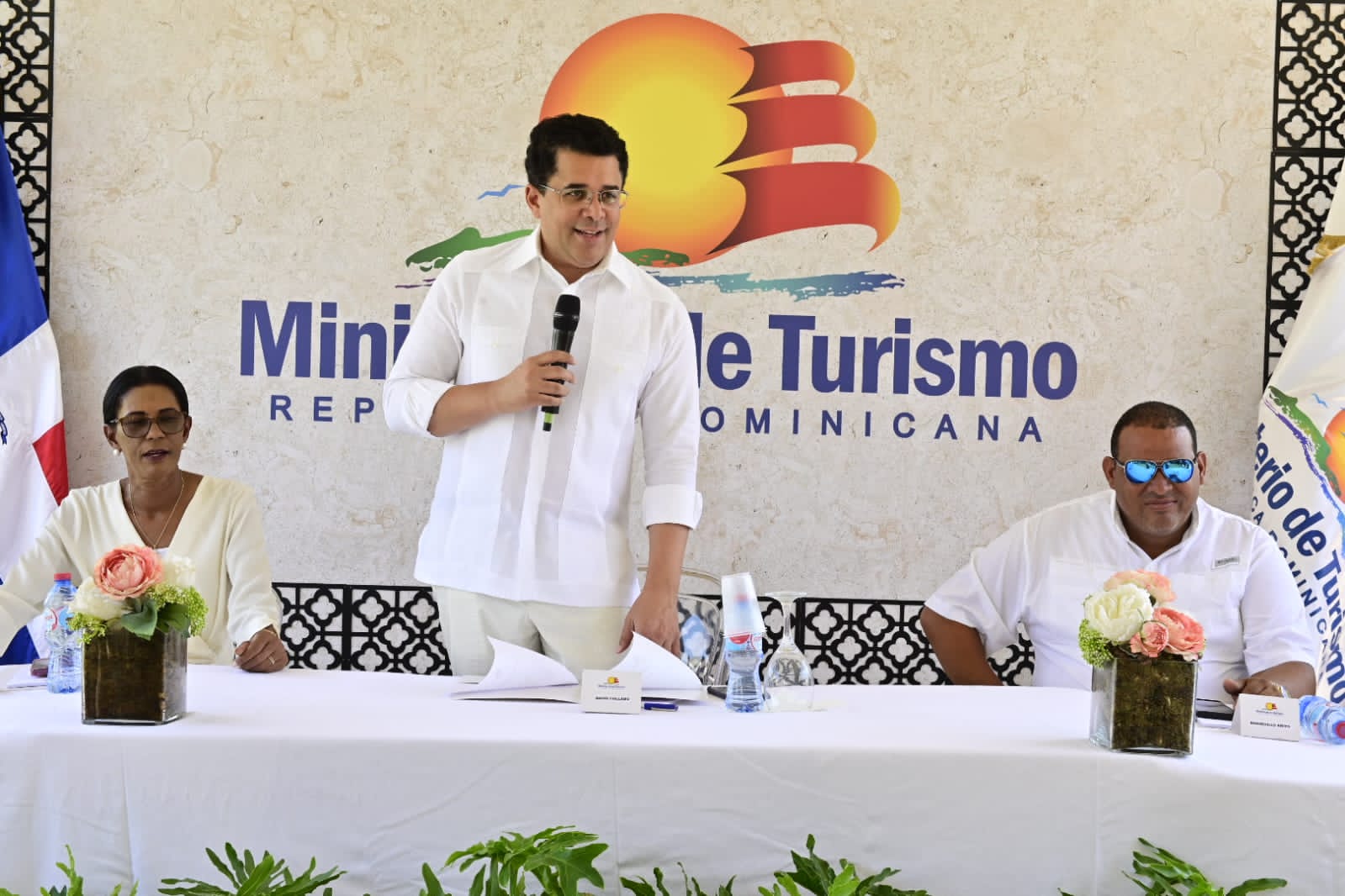 Ministro Collado deja iniciados trabajos en calles de Bayahíbe a un costo cercano a los 53 millones de pesos y anuncia inversión por otros  RD $200 millones