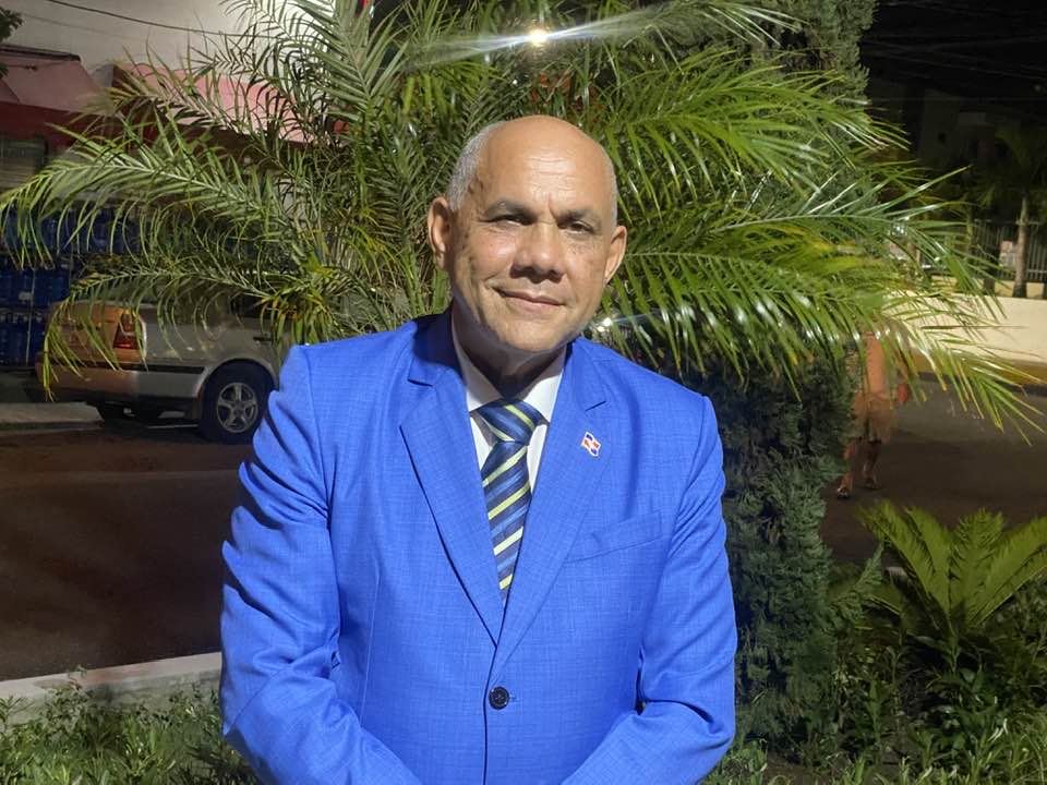 Carlos Troche pide a puertoplateños convertirlo en alcalde para realizar una gestión transparente y llena de logros para el pueblo