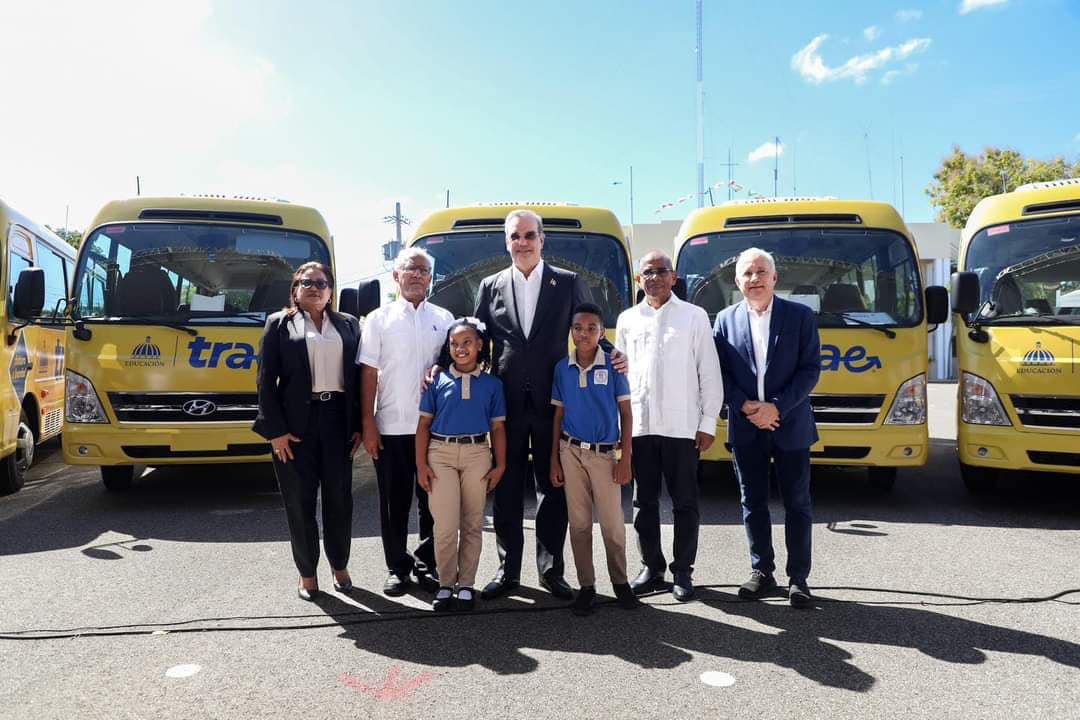 “Se acabó enviar los niños en motoconcho”: Gobierno amplía el programa de Transporte Escolar